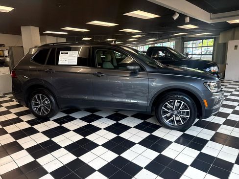 Used 2019 Volkswagen Tiguan S image 3