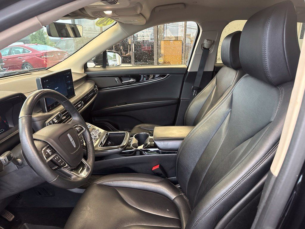 Used 2022 Lincoln Nautilus AWD image 10