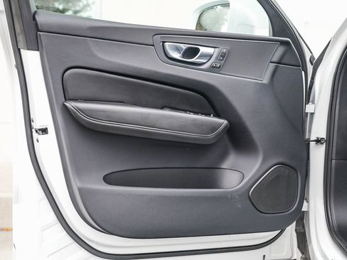 Used 2023 Volvo XC60 B5 Core image 19