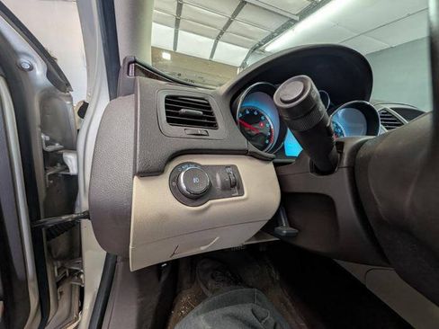 Used 2012 Buick Regal Leather FWD image 29