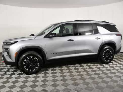 Used 2025 Chevrolet Traverse Z71 image 9