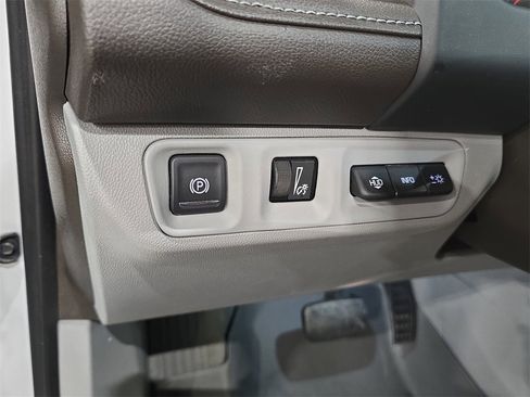 Used 2023 GMC Acadia SLT w/ Technology Package image 27