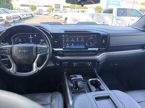 Used 2022 Chevrolet Silverado 1500 LT Trail Boss w/ LT Trail Boss Premium Package AWD/4WD image 28