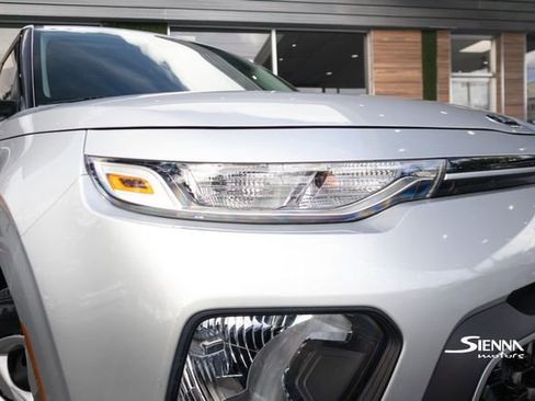 Used 2020 Kia Soul LX image 11