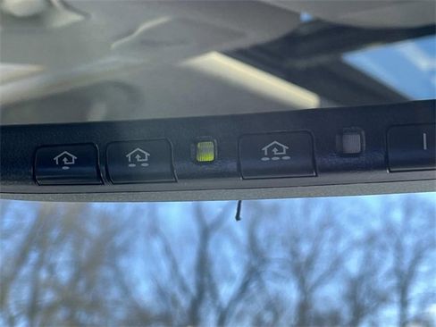 Used 2018 Nissan Rogue SL w/ Premium Package image 34