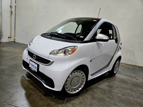 Used 2015 smart fortwo passion RWD image 12