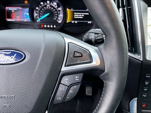 Used 2020 Ford Edge Titanium image 23