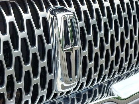 Certified 2022 Lincoln Nautilus Reserve image 32