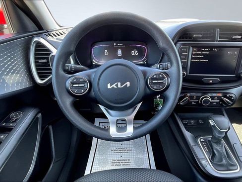 Used 2025 Kia Soul LX w/ LX Technology Package image 9