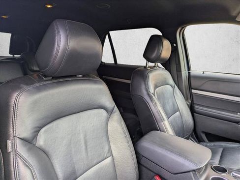 Used 2017 Ford Explorer XLT w/ Equipment Group 202A FWD image 22