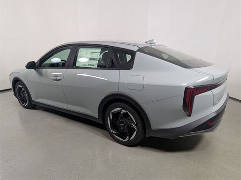 New 2025 Kia K4 EX image 5