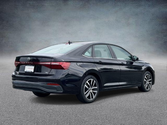 Used 2025 Volkswagen Jetta SE FWD image 2