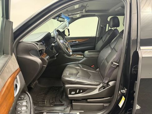 Used 2017 Cadillac Escalade Luxury AWD/4WD image 5