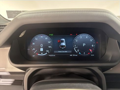 New 2026 Land Rover Defender 110 X-Dynamic SE image 15