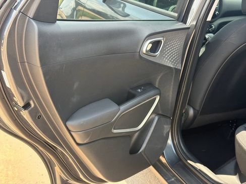 Used 2025 Kia Soul LX w/ LX Technology Package FWD image 21