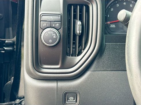 Used 2020 Chevrolet Silverado 1500 Custom w/ Custom Value Package RWD image 12
