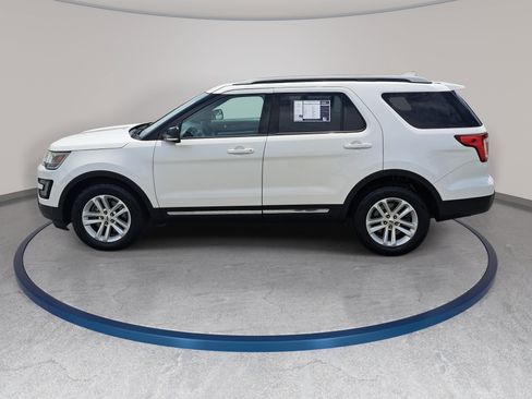 Used 2016 Ford Explorer XLT w/ Equipment Group 201A FWD image 8