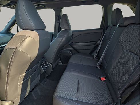 Used 2025 Subaru Forester Premium image 10