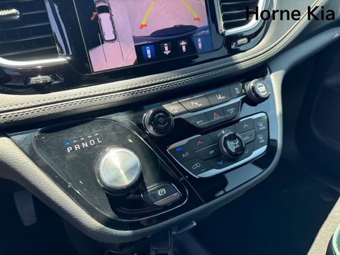 Used 2019 Chrysler Pacifica Limited w/ Advanced Safetytec Group FWD image 23