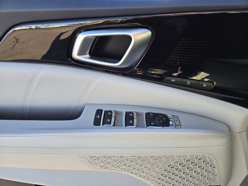 Certified 2025 Kia Carnival SX Prestige image 19