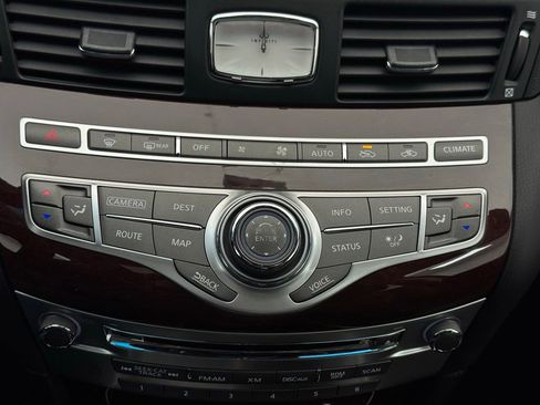 Used 2017 INFINITI Q70 L 3.7 image 28