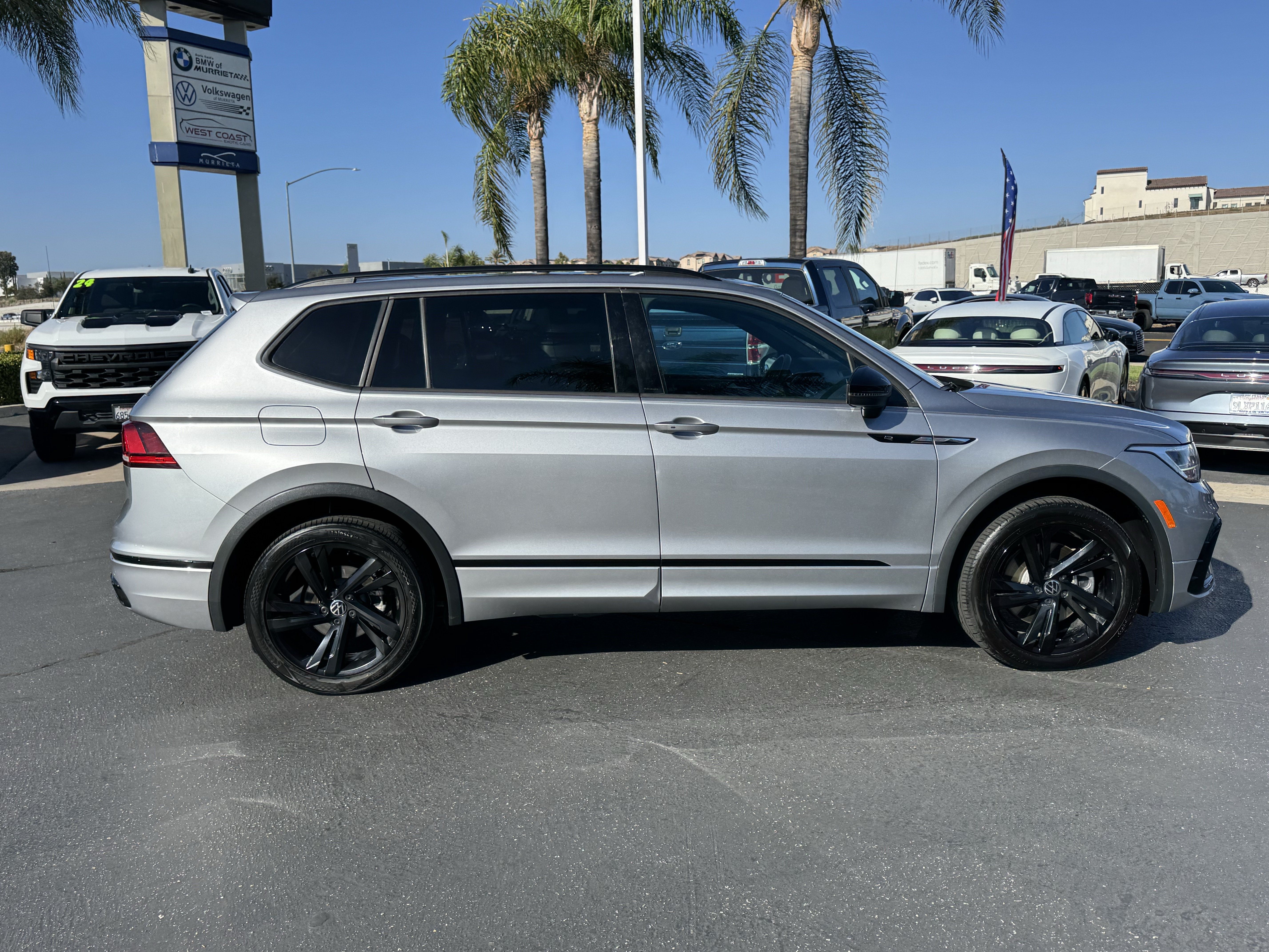 Used 2023 Volkswagen Tiguan SE R-Line FWD image 15