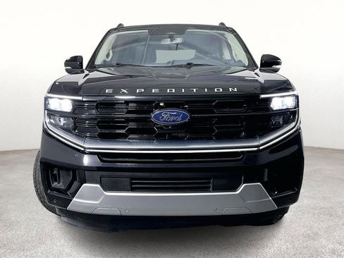 Used 2025 Ford Expedition Platinum image 5