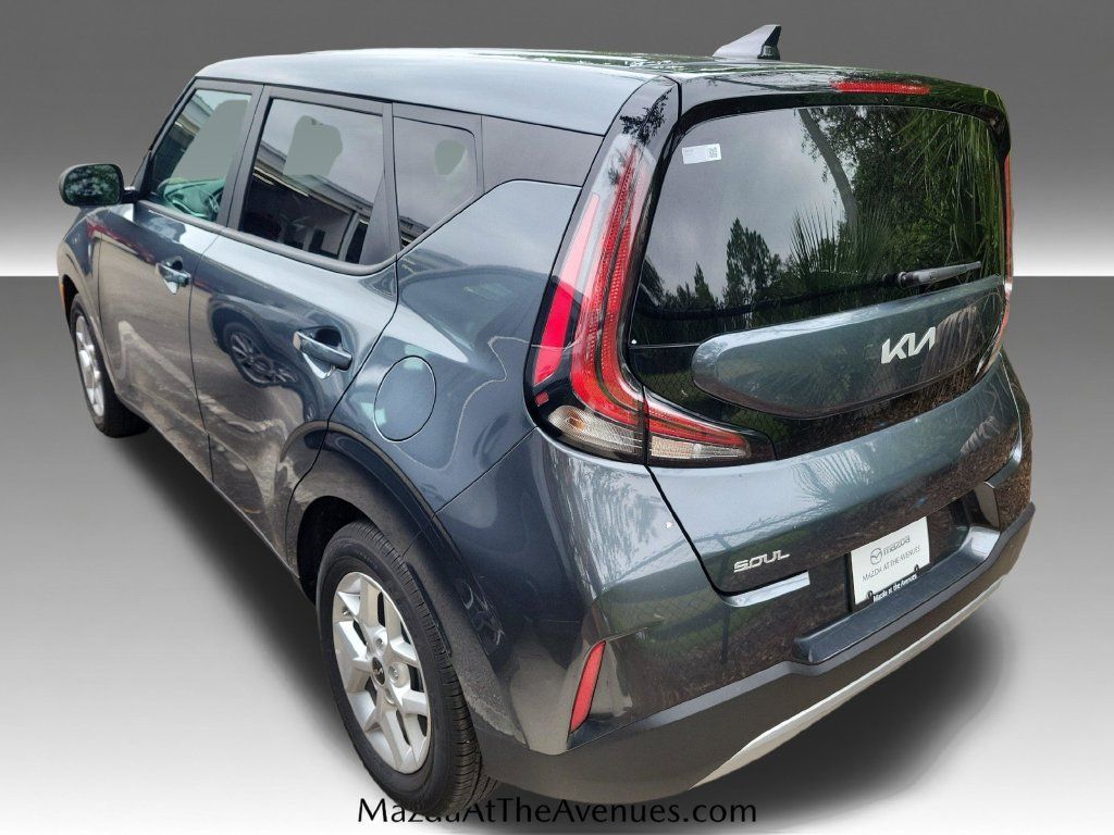 Used 2025 Kia Soul LX w/ LX Technology Package FWD image 22