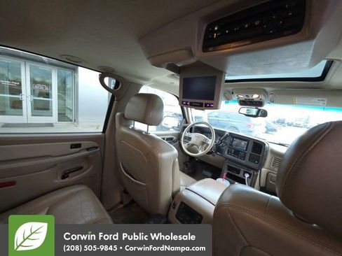 Used 2005 GMC Yukon XL Denali image 24