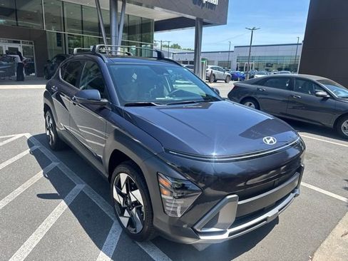 Used 2024 Hyundai Kona Limited AWD/4WD image 3