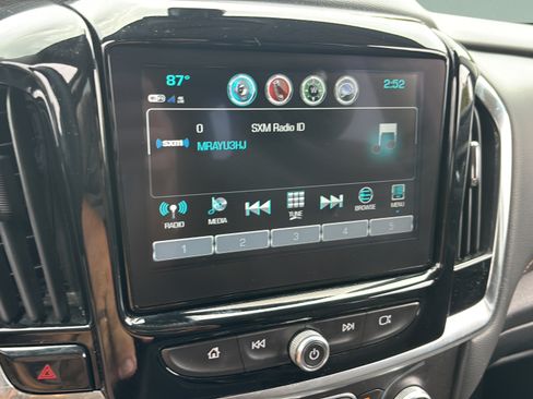Used 2018 Chevrolet Traverse LT FWD image 20