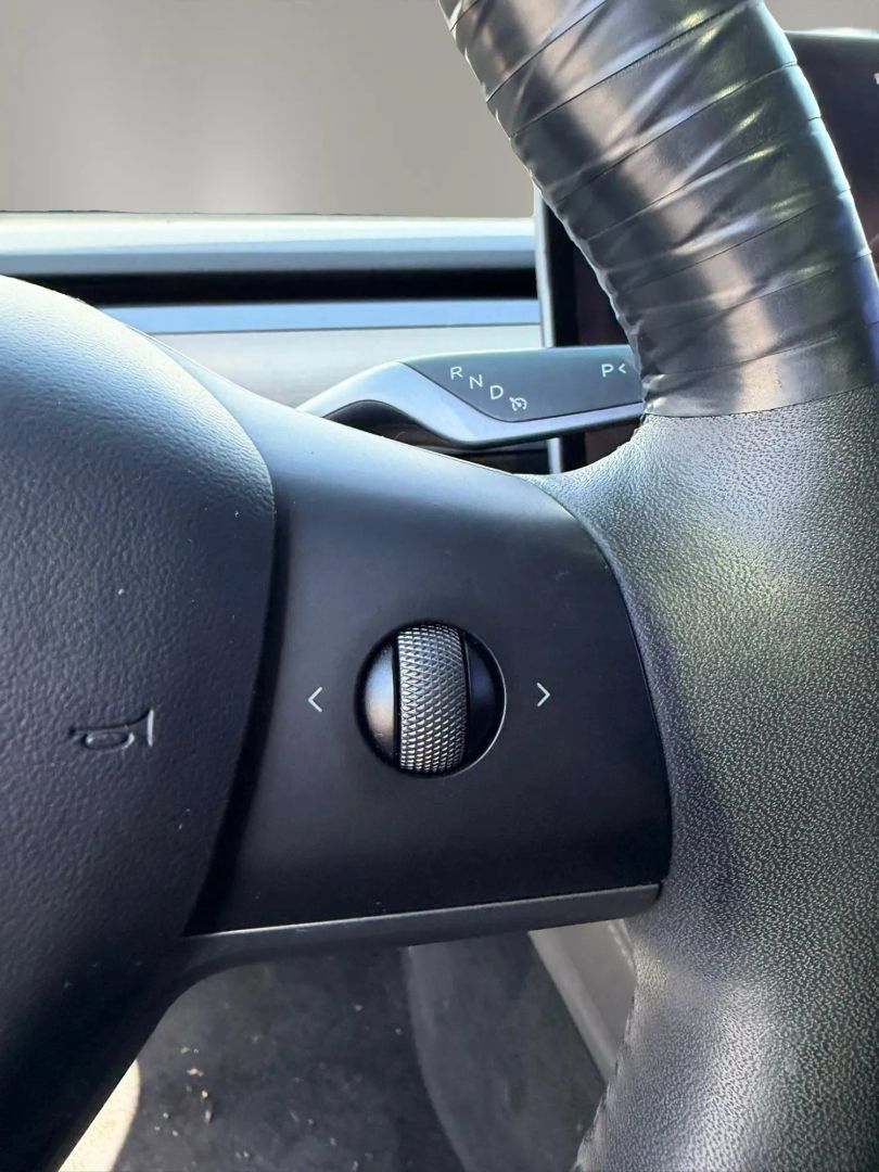 Used 2022 Tesla Model Y Performance AWD/4WD image 22