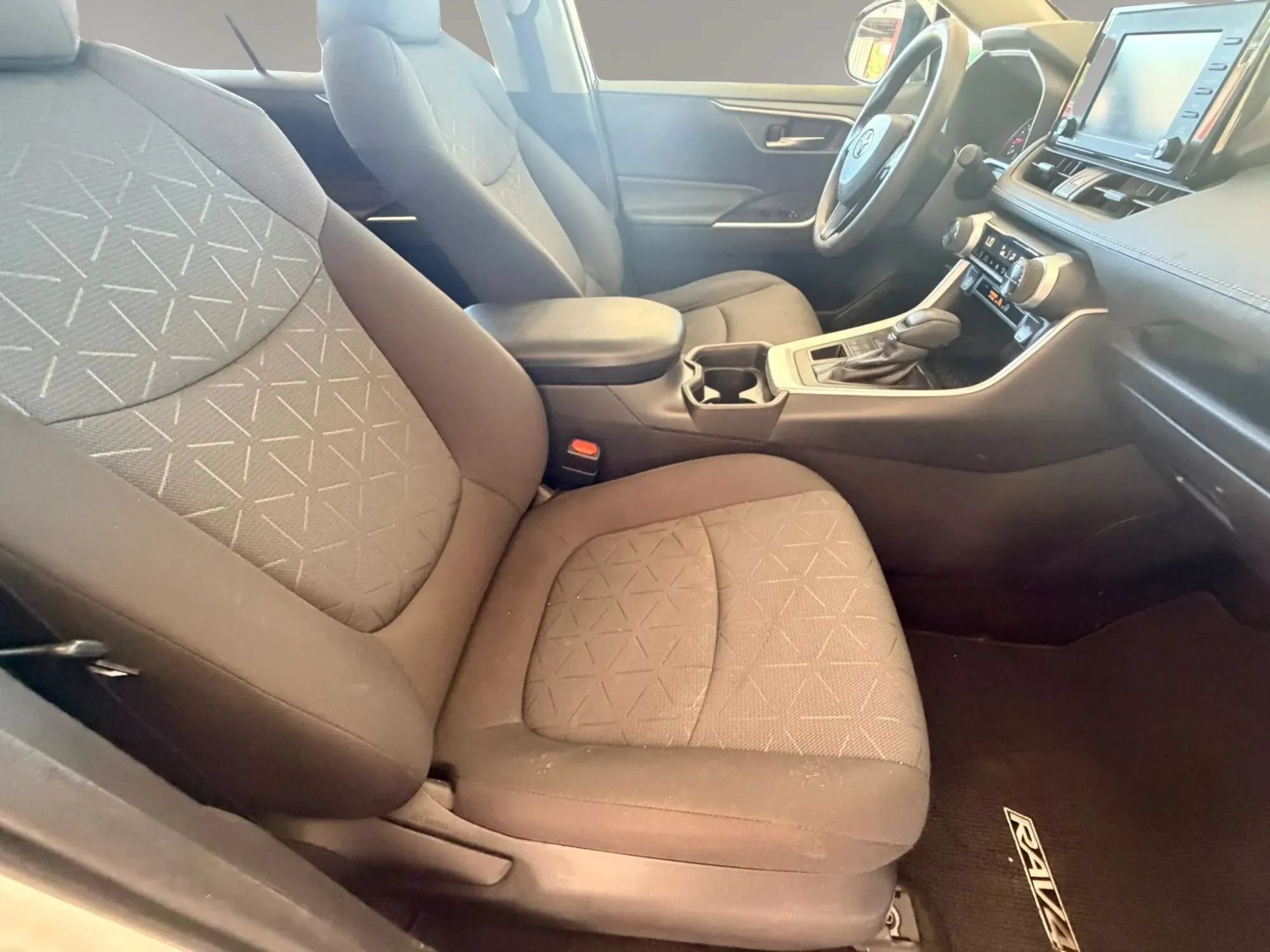 Used 2020 Toyota RAV4 XLE w/ Carpet Mat Package AWD/4WD image 22