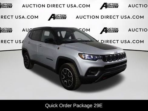 Used 2024 Jeep Compass Trailhawk AWD/4WD image 2