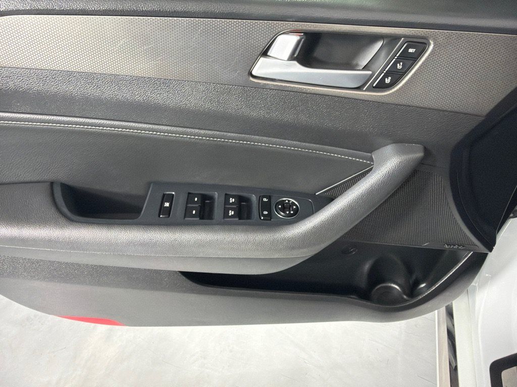 Used 2017 Hyundai Sonata Limited 2.0T FWD image 11