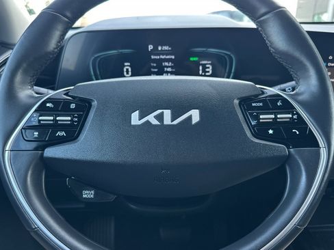 Used 2024 Kia Niro SX image 23