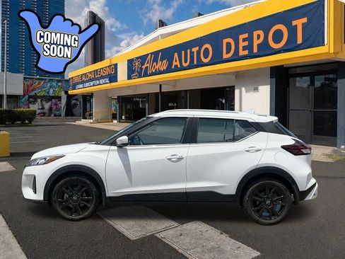 Used 2023 Nissan Kicks SV FWD image 2