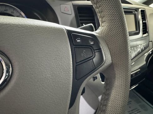 Used 2013 Toyota Sienna SE FWD image 31