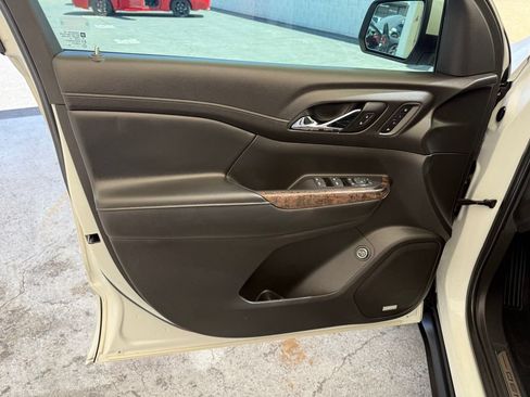 Used 2021 GMC Acadia Denali w/ Denali Technology Package FWD image 27