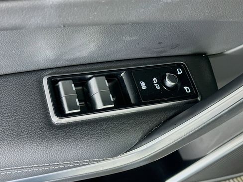 Used 2025 Jaguar F-PACE R-Dynamic S image 15