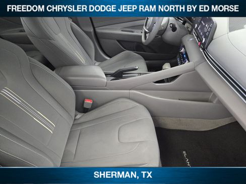 Used 2025 Hyundai Elantra Sport FWD image 9