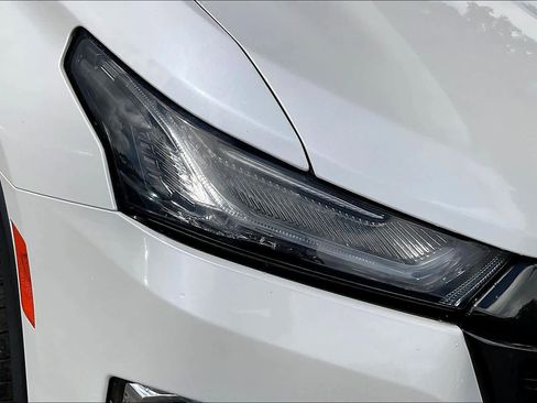 Certified 2023 Chevrolet Traverse RS FWD image 28