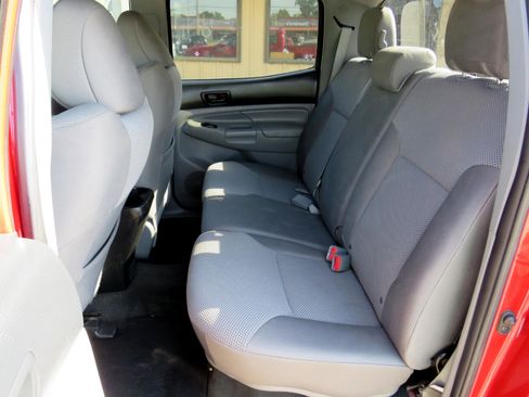 Used 2015 Toyota Tacoma TRD Pro image 12