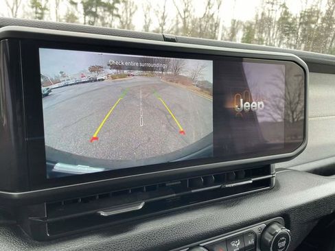 Used 2025 Jeep Wrangler Sport image 27