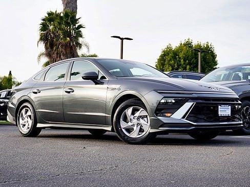 New 2026 Hyundai Sonata SE FWD image 2