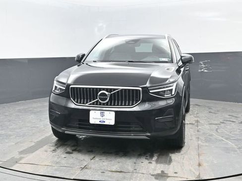 Used 2024 Volvo XC40 B5 Core image 30