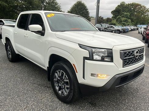 Used 2022 Nissan Frontier SV image 3