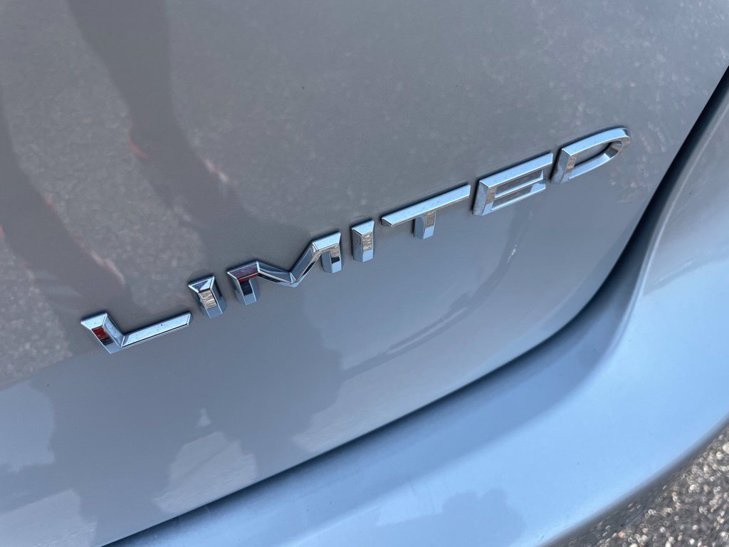 Used 2026 Chrysler Pacifica Limited FWD image 38