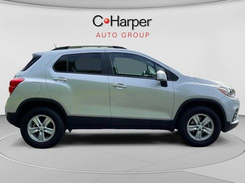 Certified 2022 Chevrolet Trax LT w/ LT Convenience Package AWD/4WD image 2