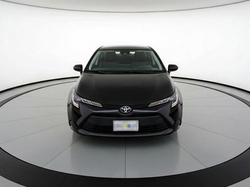 Used 2025 Toyota Corolla LE image 2